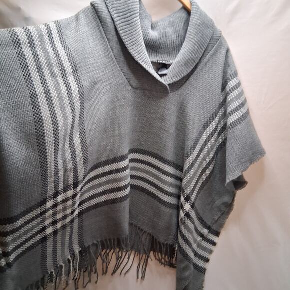Fraas Cowl Neck Fringe Plaid Sweater Pullover Poncho Gray Plaid Women - One Size - Picture 2 of 8